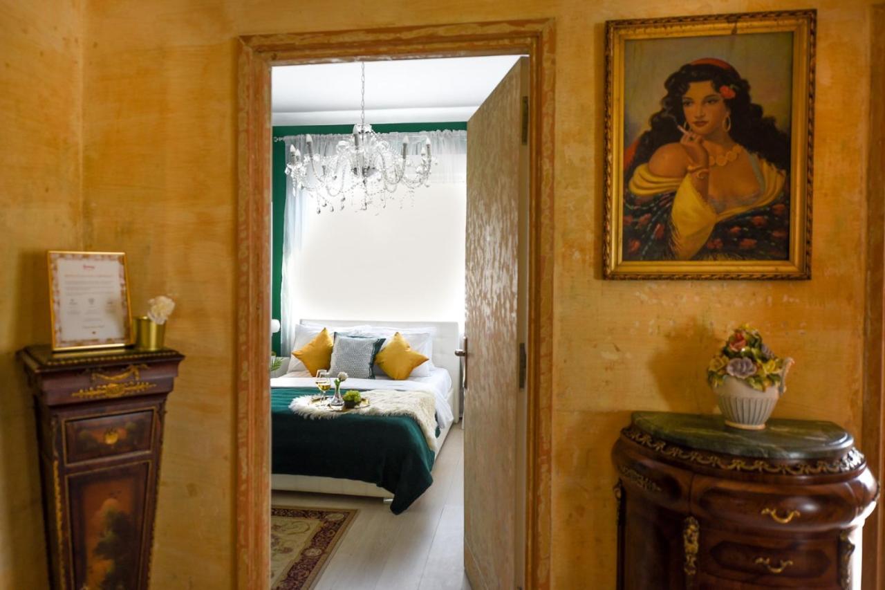 Baroque Splendor: Breathtaking Views & Design Apartment *
