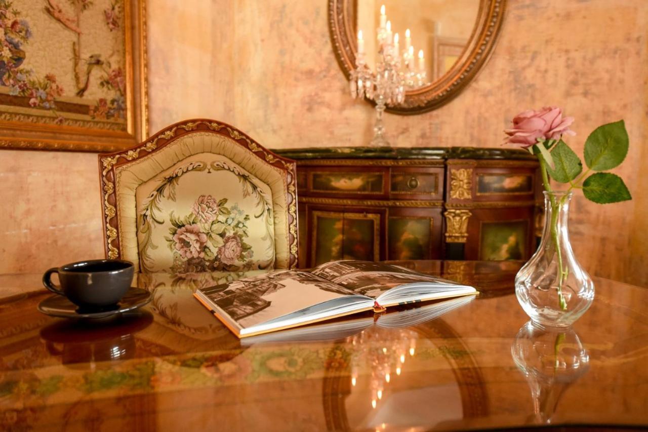 Baroque Splendor: Breathtaking Views & Design Apartment *