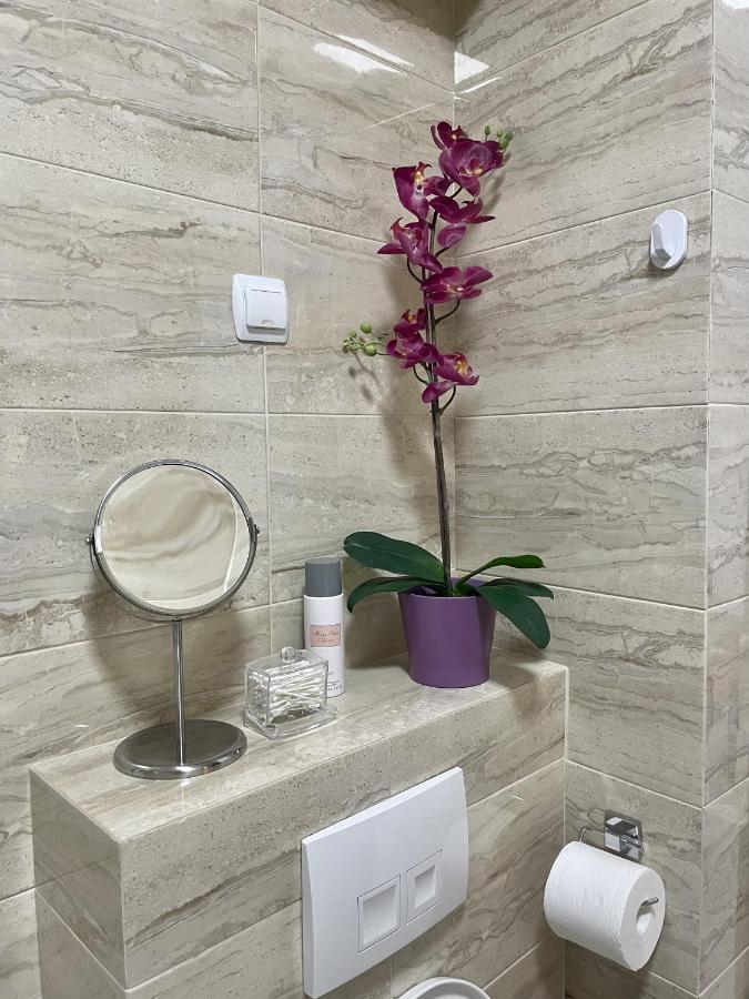 Apartment Away From - Dristor Bucharest