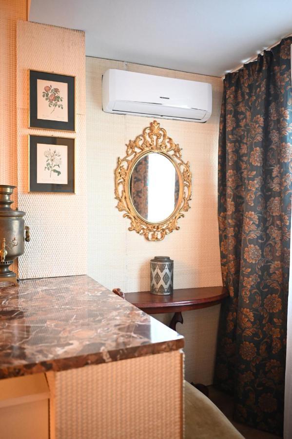 Amelie - Dreamy Designer Studio - Neoclassic Design Apartamento Bucareste