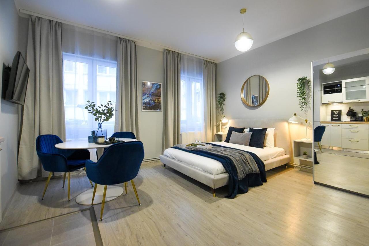 Urban Adventure For Two * Bucureşti