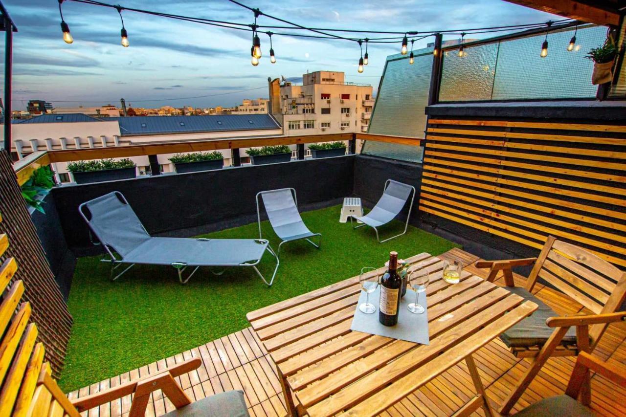 With Panoramic Terrace In Center *
