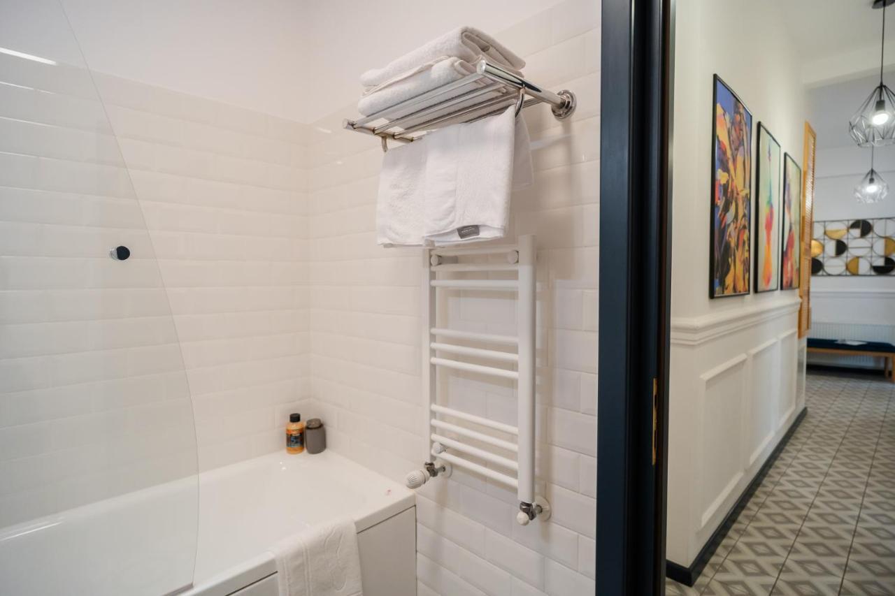 Historic Charm Meets Modern Comfort: Athenaeum 2br