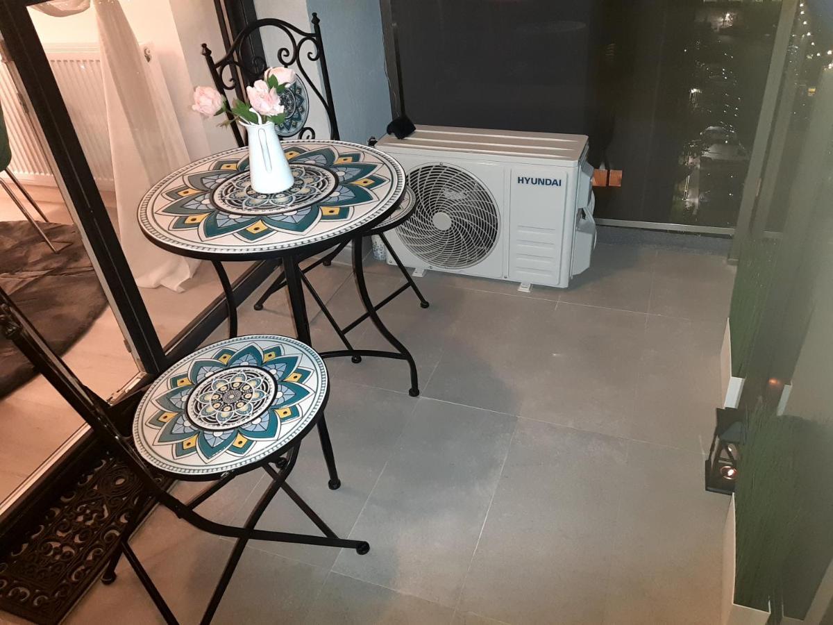 Apartment Mia Plus!! Self Check-in!! Bucharest