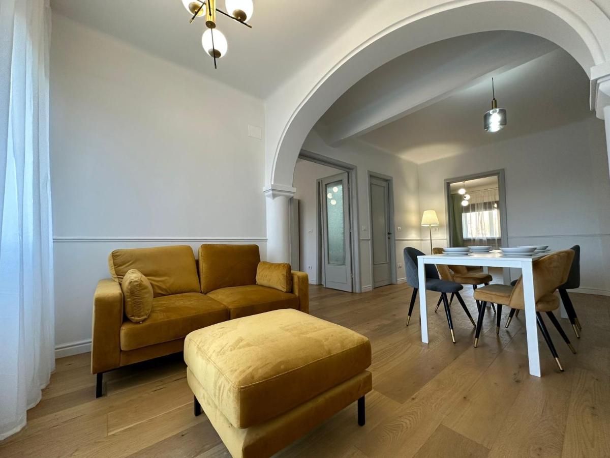 Cozy 2 Bedroom In The Center *