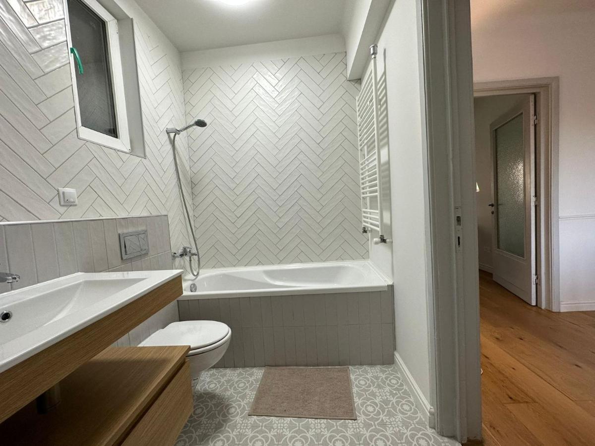 Apartament Cozy 2 Bedroom In The Center Bucureşti