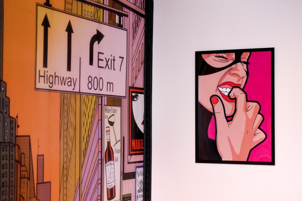 Colorful Chic: Cozy Studio In The Bustling City Center *