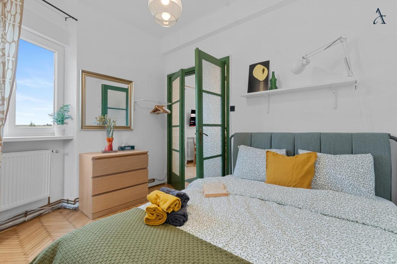 11 Apartment