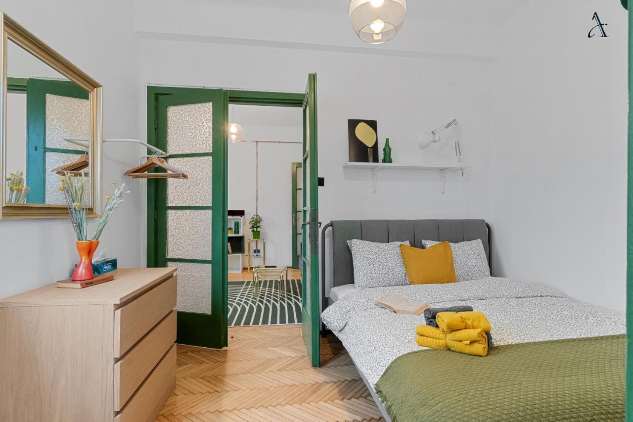 11 Apartment