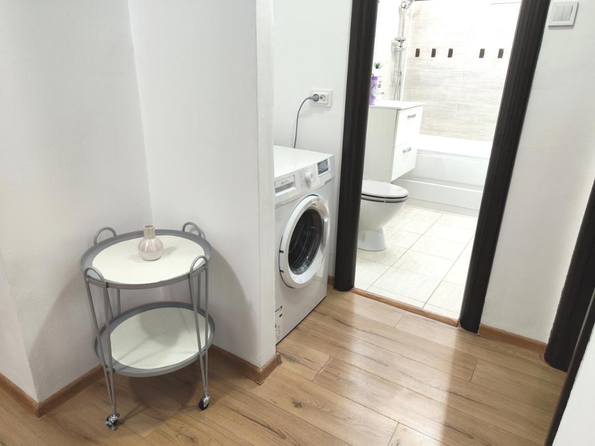 Apartament Platinum - Cu 3 Camere, 2 Dormitoare, 2 Bai, Bucatarie Complet Utilata, 2 Balcoane *