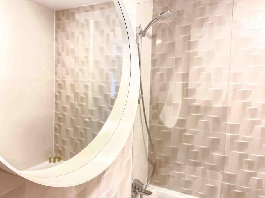 Glamorous 1br W/free Parking * Bucharest