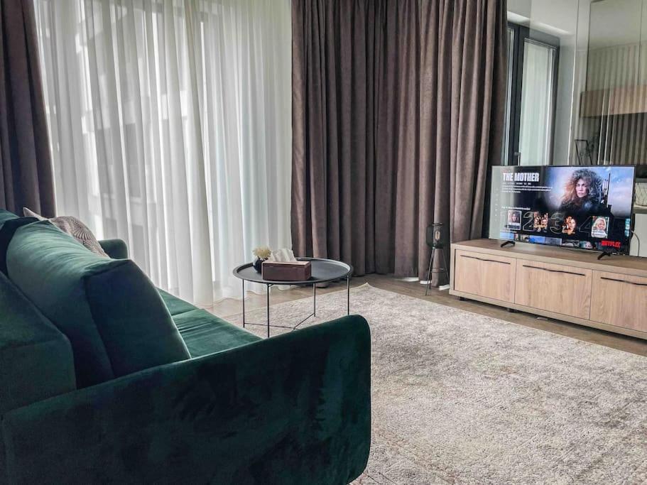 Glamorous 1br W/free Parking *