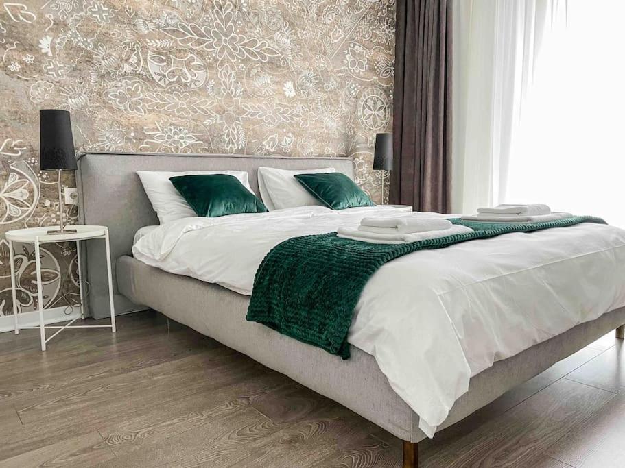Glamorous 1br W/free Parking Apartment *
