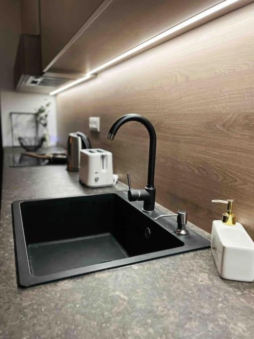 Apartment Glamorous 1br W/free Parking *