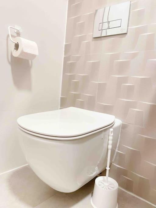 Glamorous 1br W/free Parking * Bucharest
