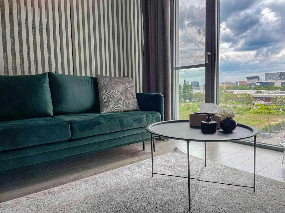 Glamorous 1br W/free Parking Apartment *