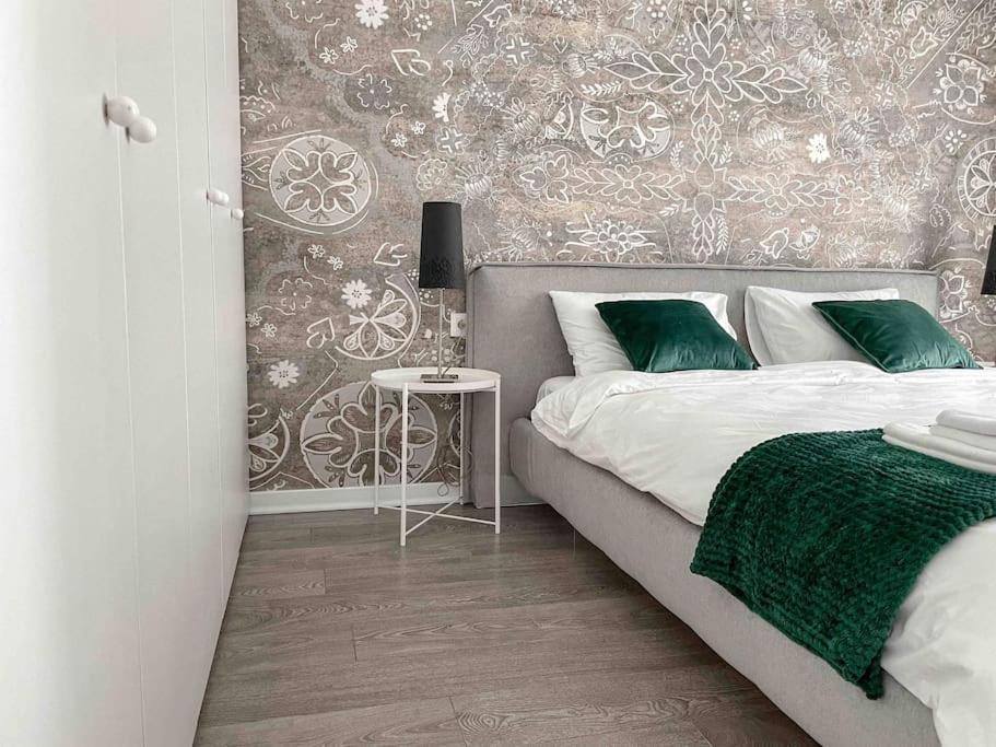 Glamorous 1br W/free Parking *