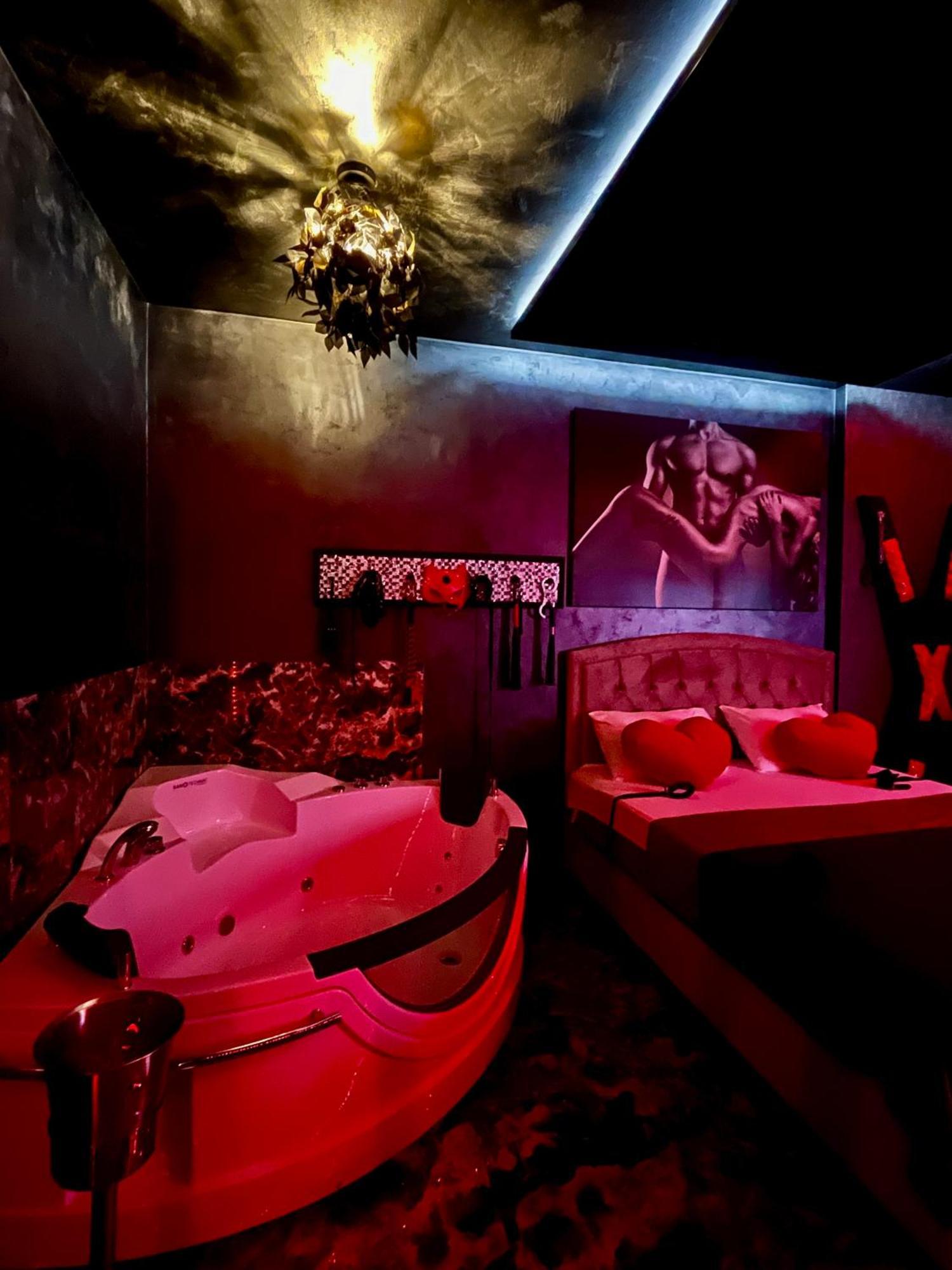Love Room Homestay Bucharest