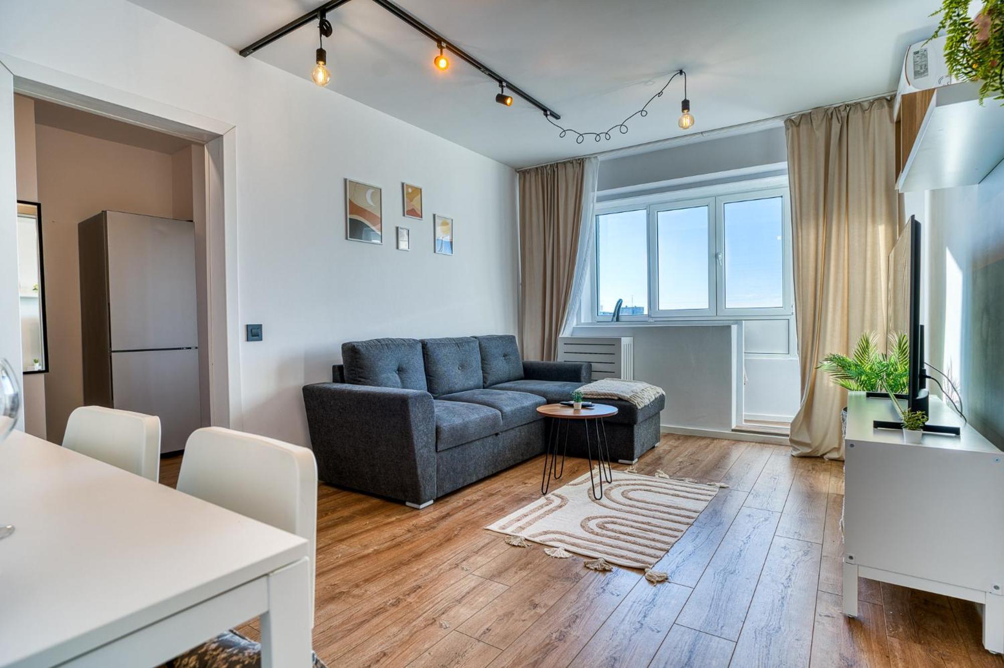 Modern West Side Flat: Steps To Subway & Park *