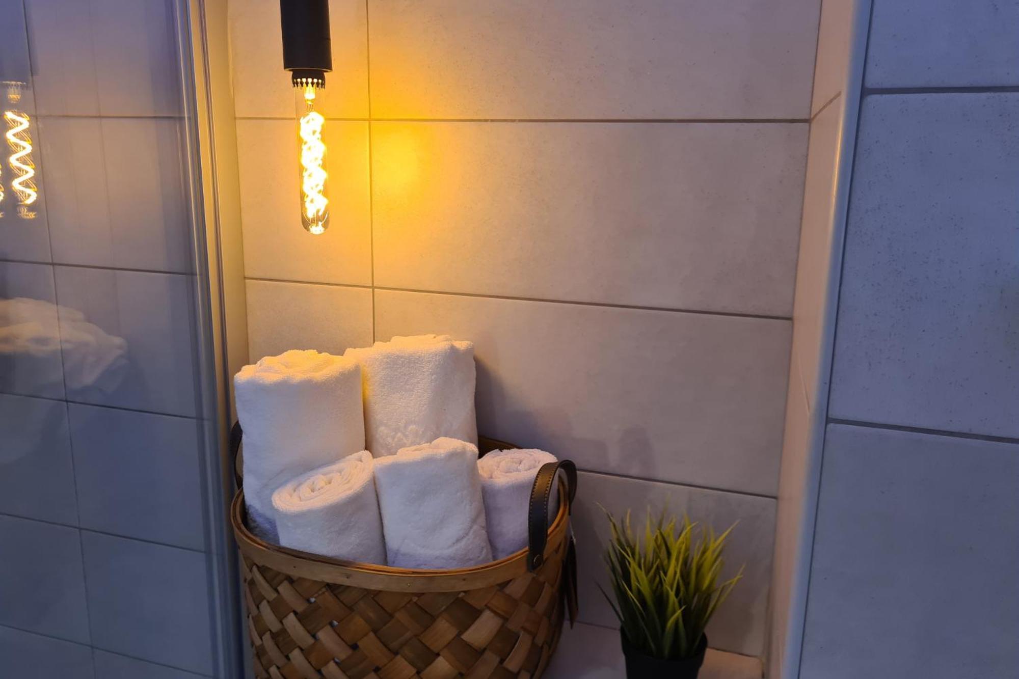 Apartment Bridge 113 - With Free Parking & Flexible Check-in, Sector 6 *