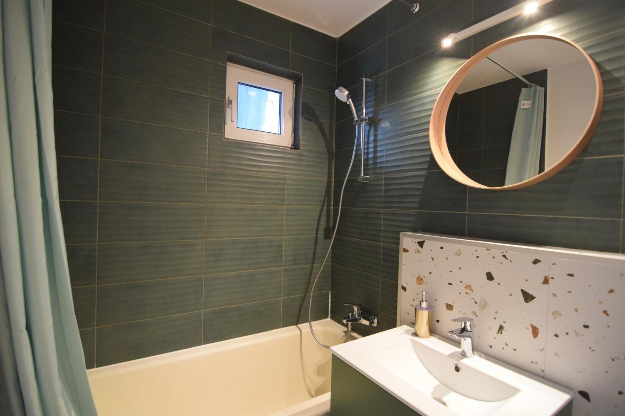 Stylish With Video Projector Bucureşti