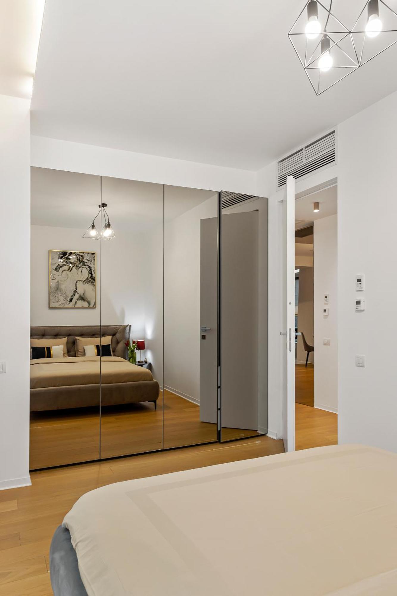 One Tower Apartment *