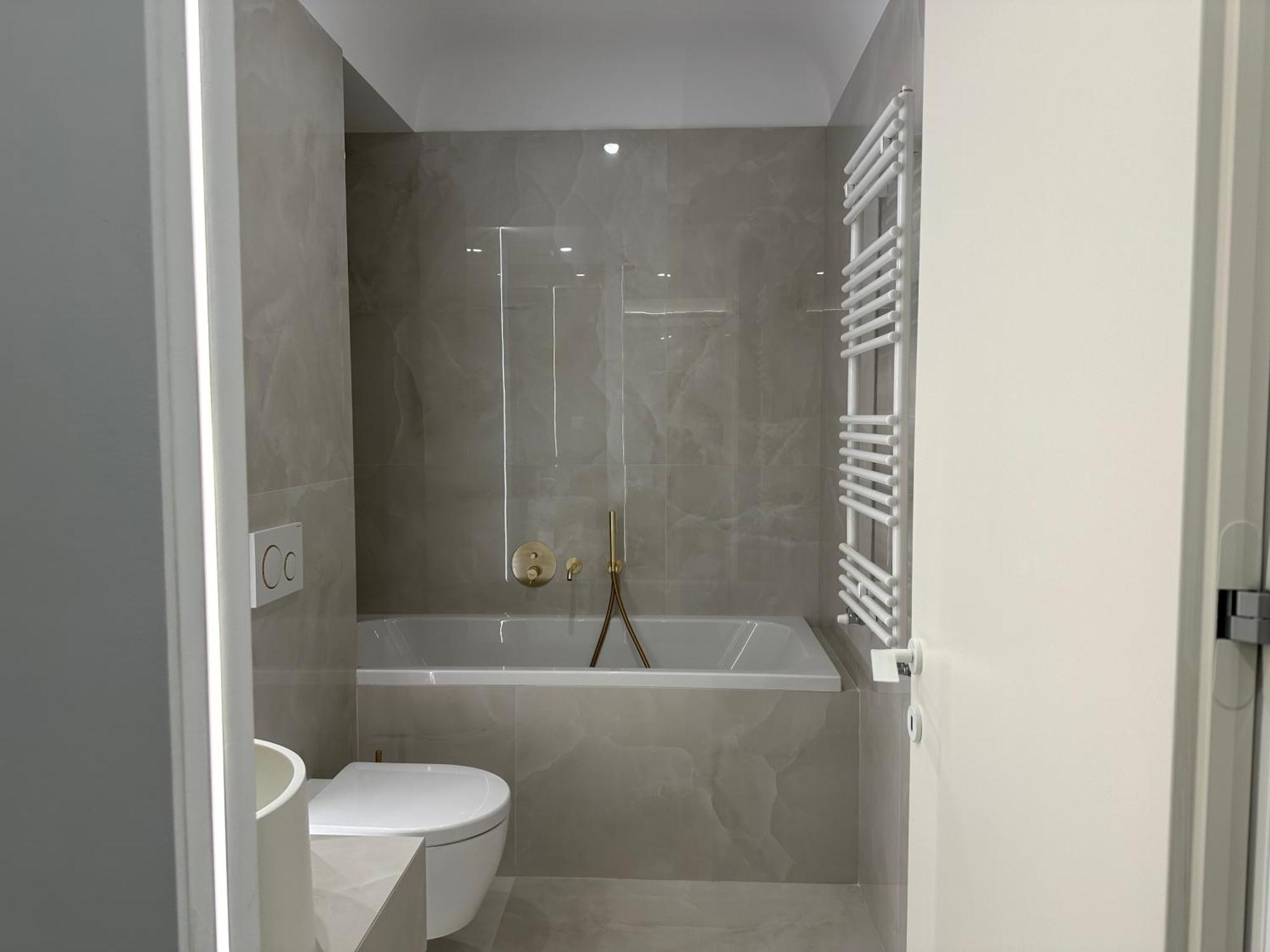 Cortina North Studio And Parking *