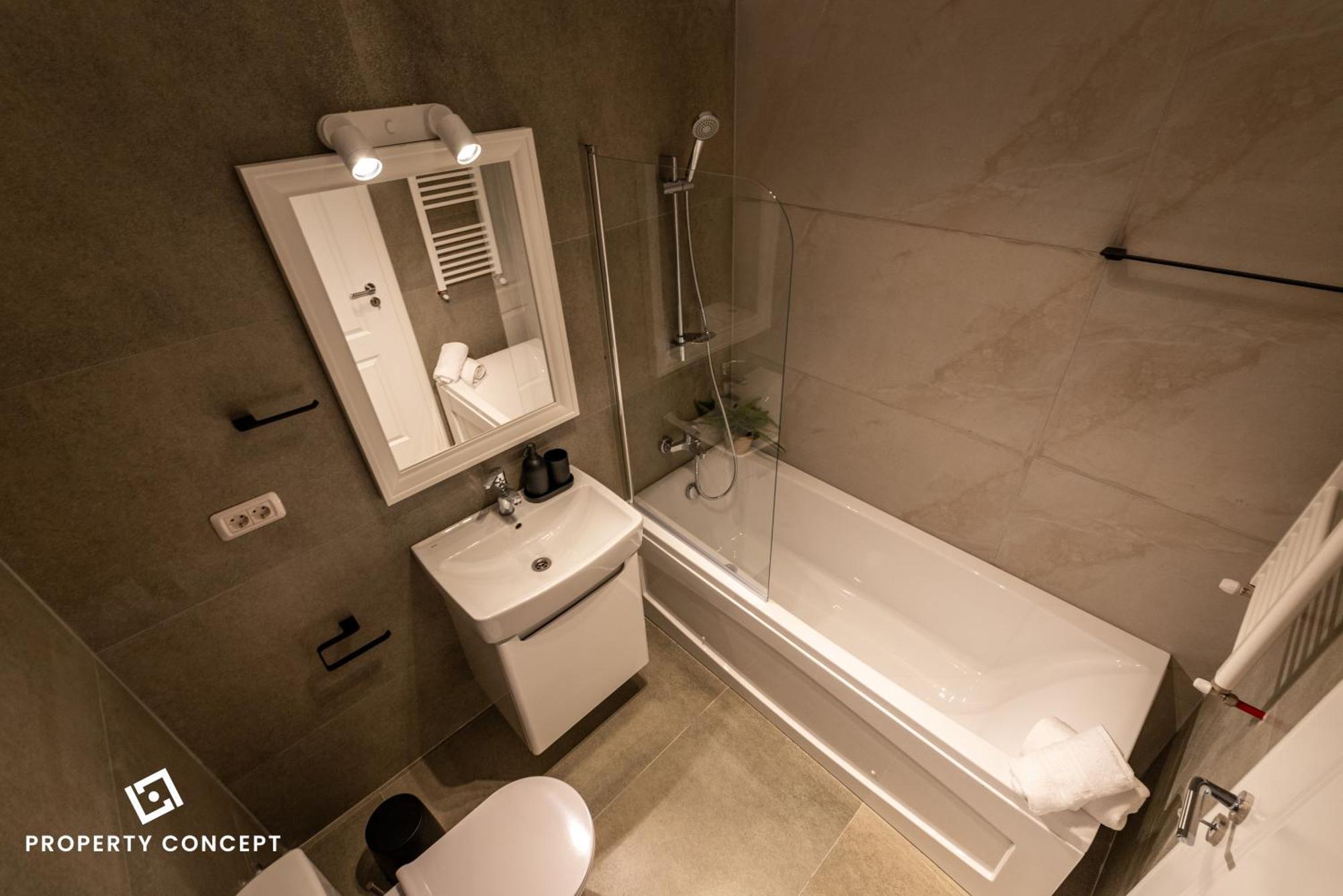 921 * Bucharest
