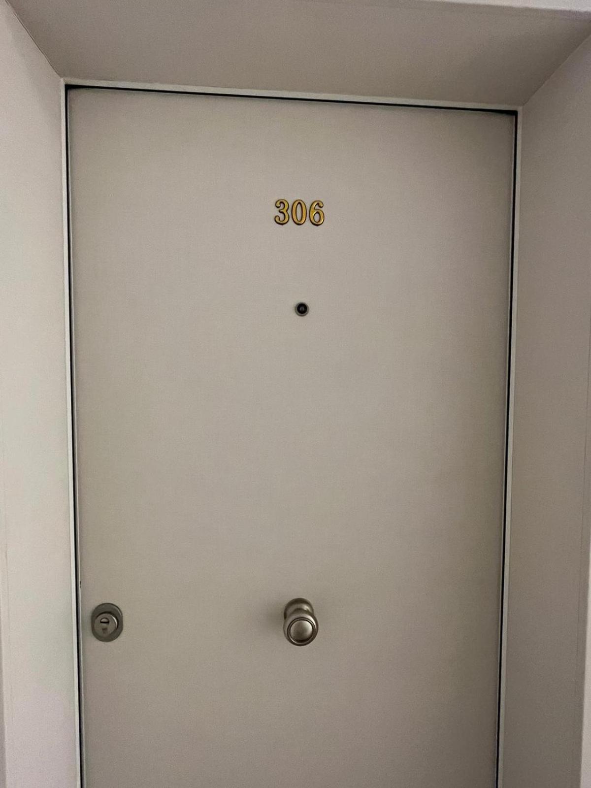 C-entral With Private Parking Apartment *