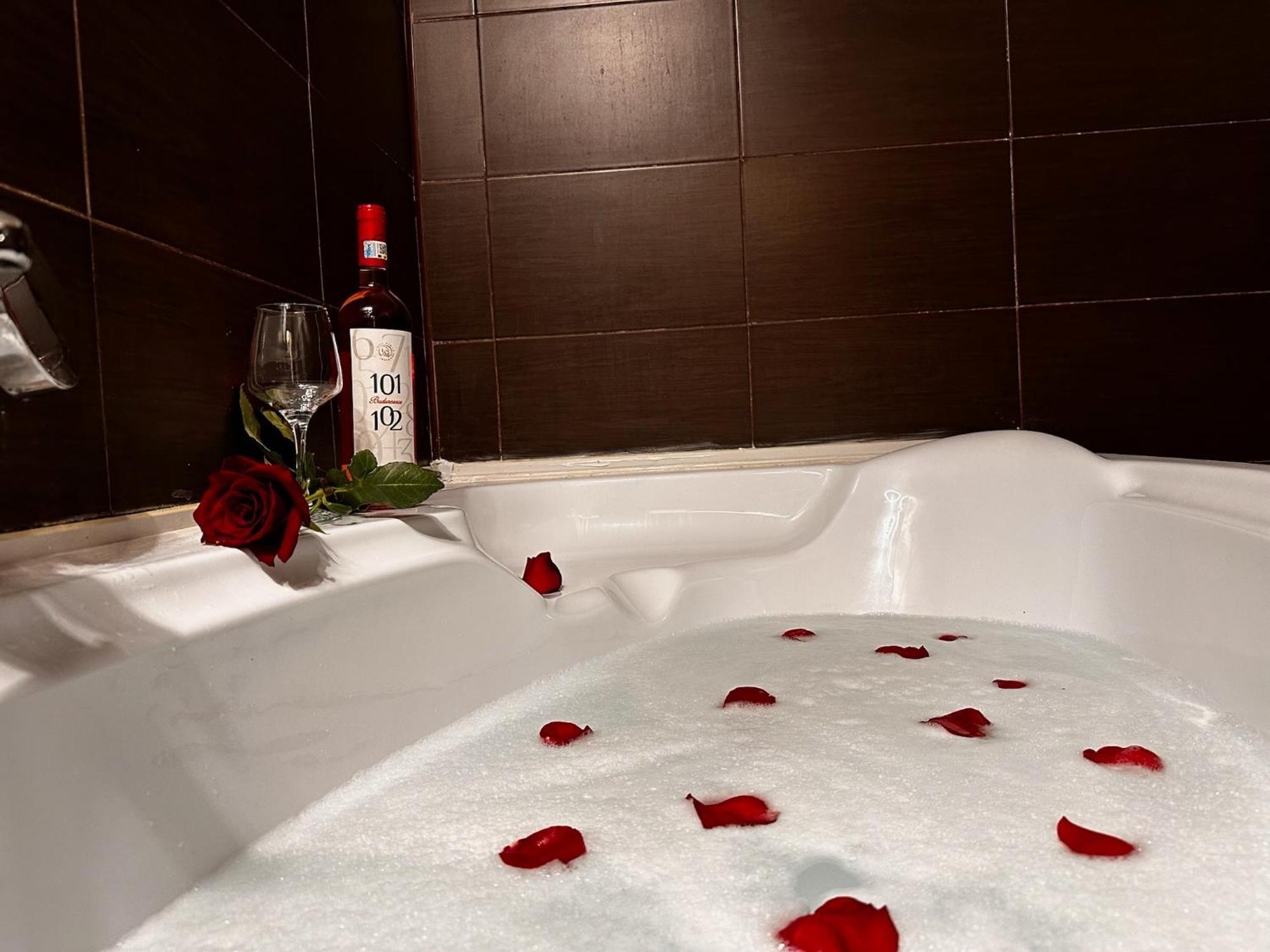 Apartment Romantic Charm Residence, Netflix And Chill, Free Early Check-in Bucharest