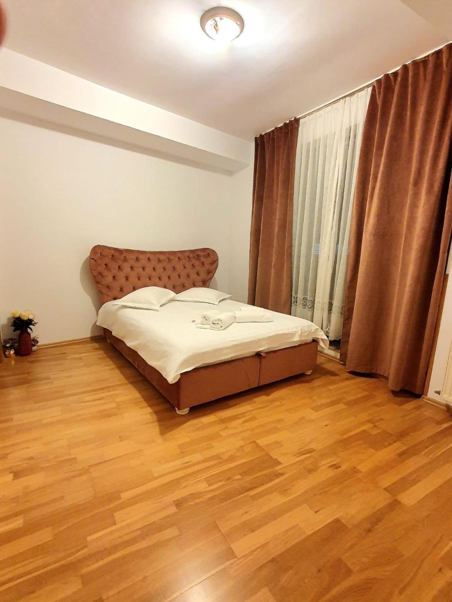 Centru Unirii Luxury Vip Apartment: Spacious 2-room With Heated Parking Bucharest