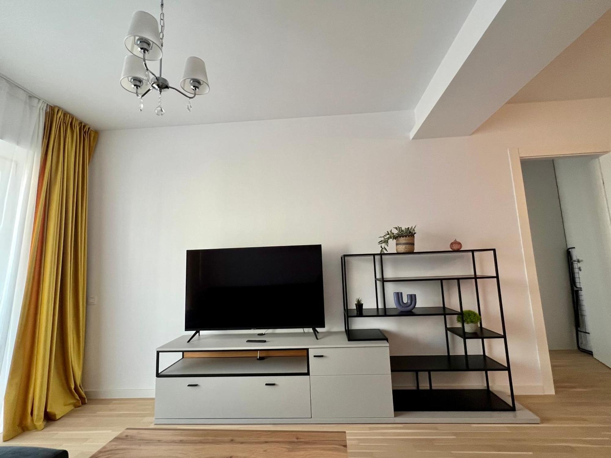 C-entral With Private Parking Apartment