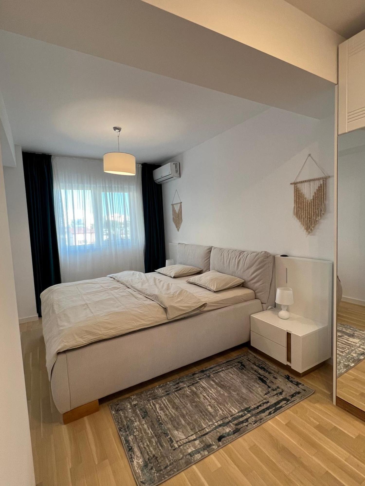 Apartment C-entral With Private Parking Bucharest