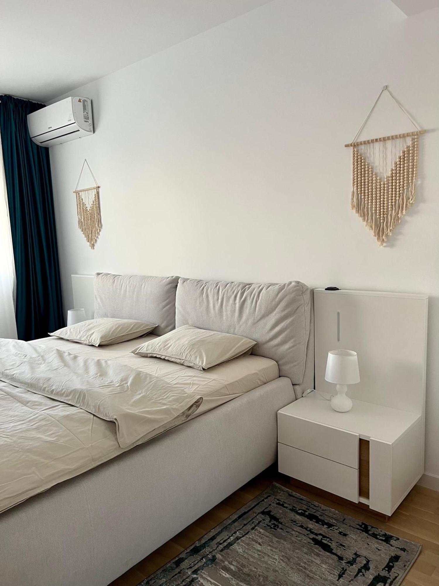 Apartment C-entral With Private Parking