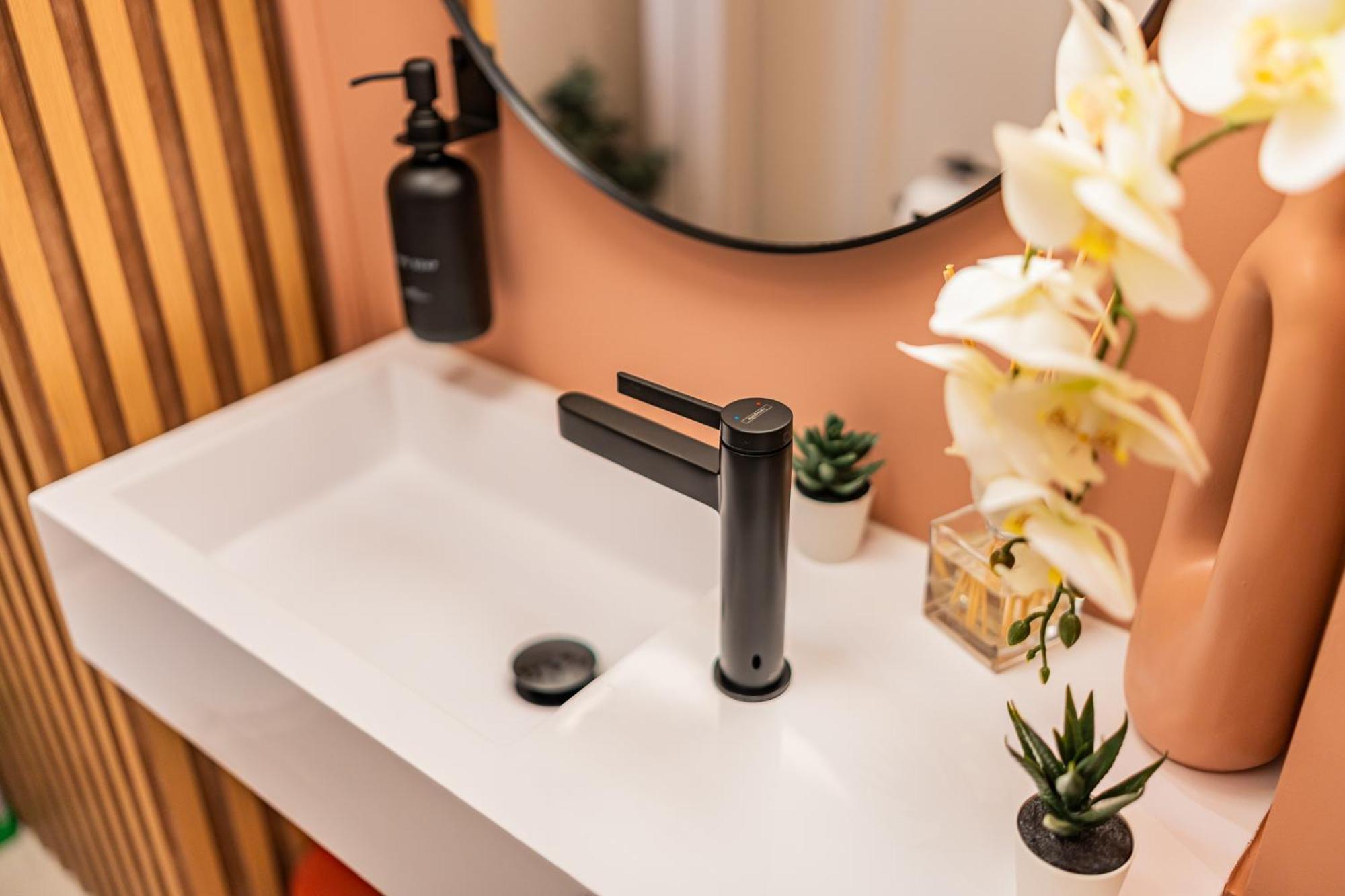 Apartament Pink Perfection - One-bedroom Gemstone Oasis