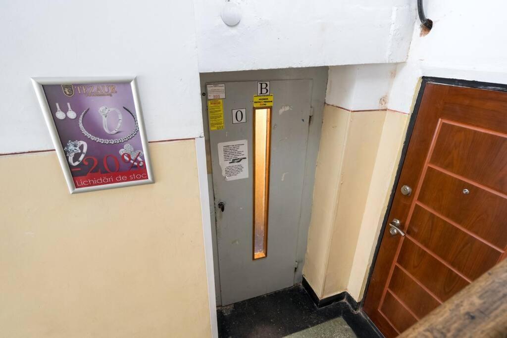 Sunny 2br Flat - Location - 3 Balconies Apartment
