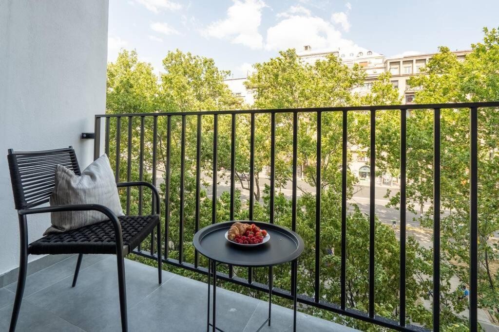 Sunny 2br Flat - Location - 3 Balconies Apartment *