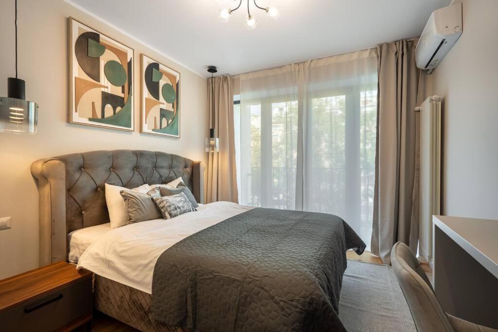 Sunny 2br Flat - Location - 3 Balconies Apartment *