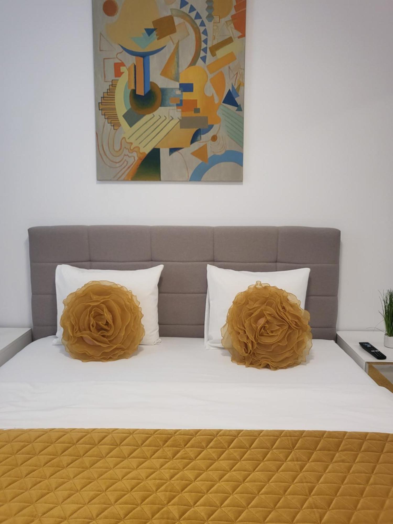 Hils Pallady Lyly Apartment Bucharest