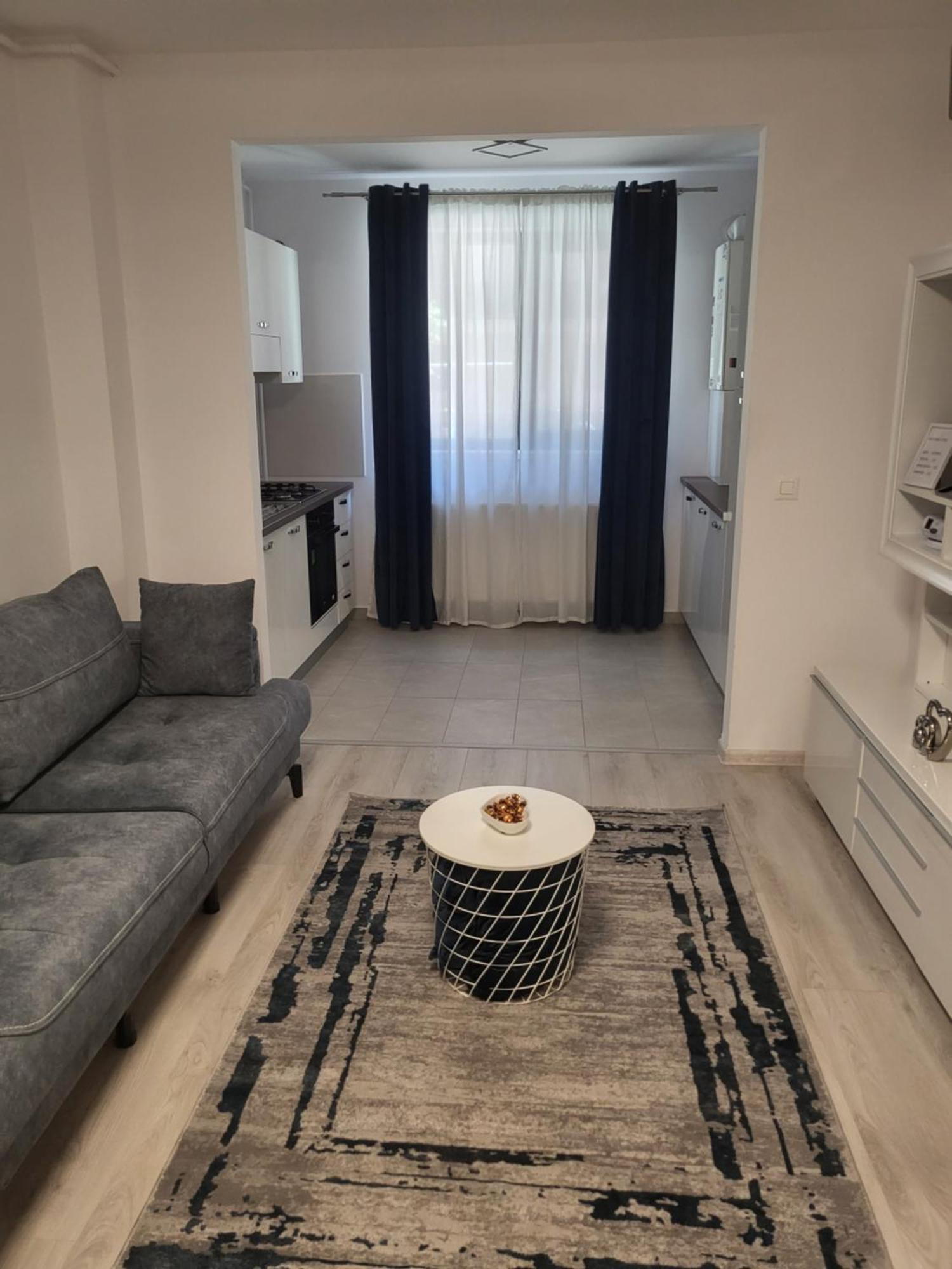 Hils Pallady Lyly Apartment *