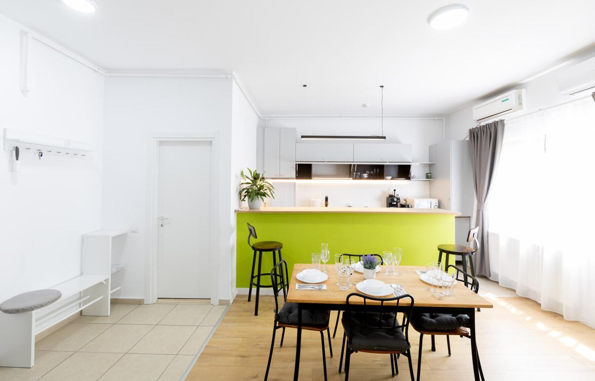 Obor Oasis --secured Parking Nearby --self Check-in-- 1min Metro Station *