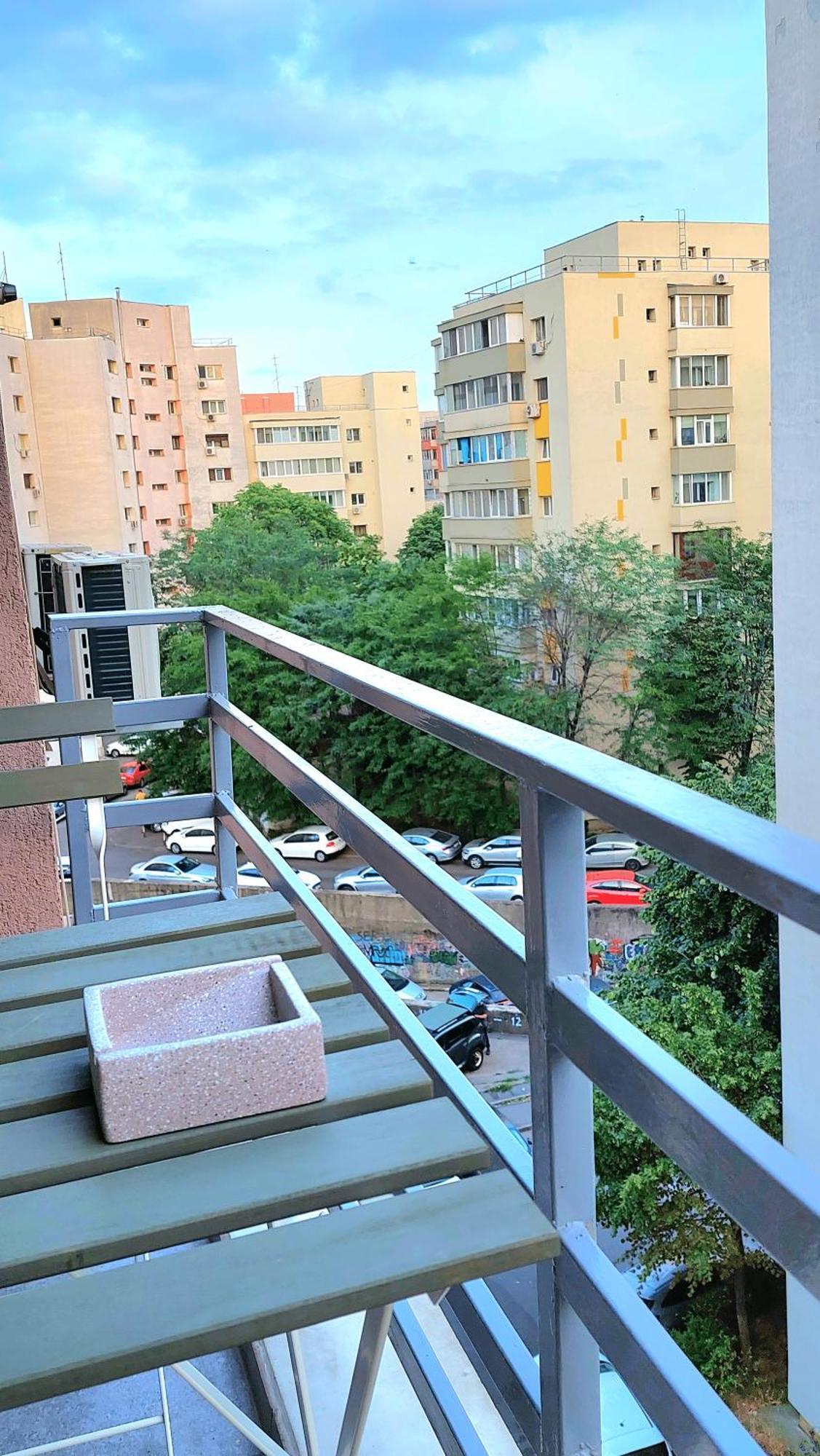 Obor Oasis --secured Parking Nearby --self Check-in-- 1min Metro Station Apartment