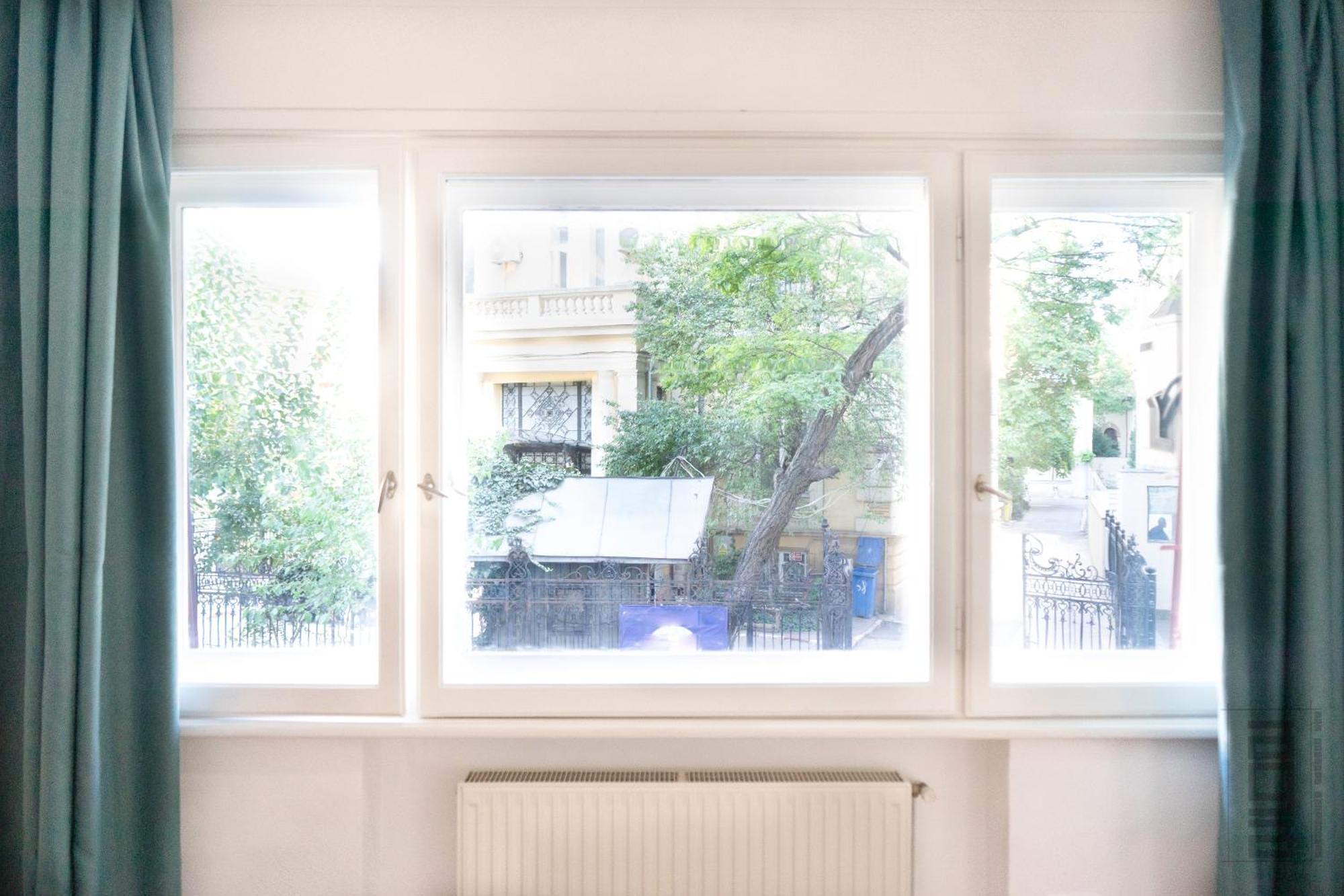 Apartment S Q U A Re Palace Gallery//apartment Bucharest