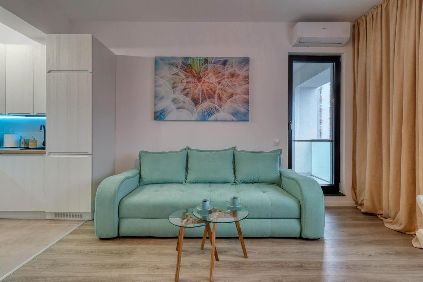 Apartment Relaxation Station: Cozy With Smart Features Near Ior Park *