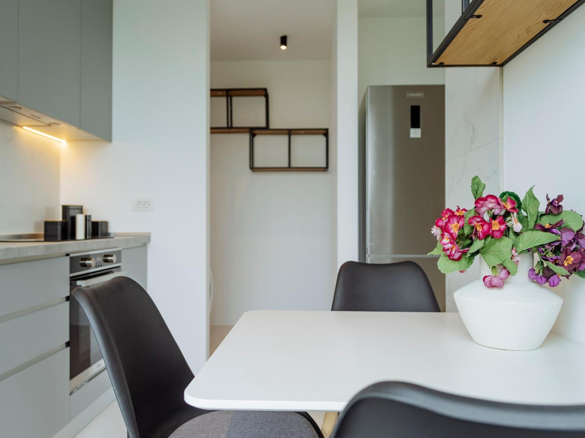 Luxury Living: Spectacular Views & Modern Elegance * Bucureşti