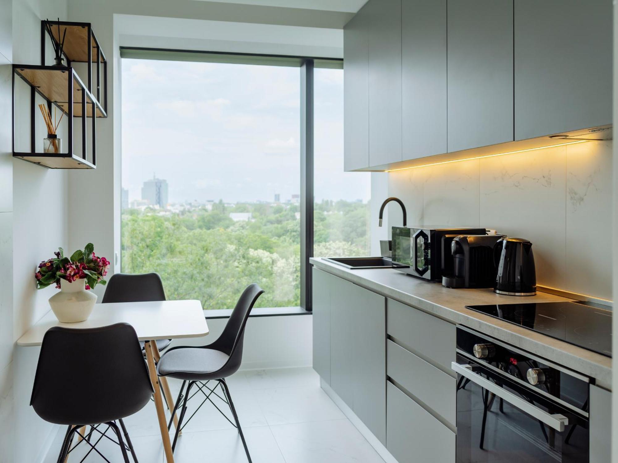 Luxury Living: Spectacular Views & Modern Elegance Apartament Bucureşti