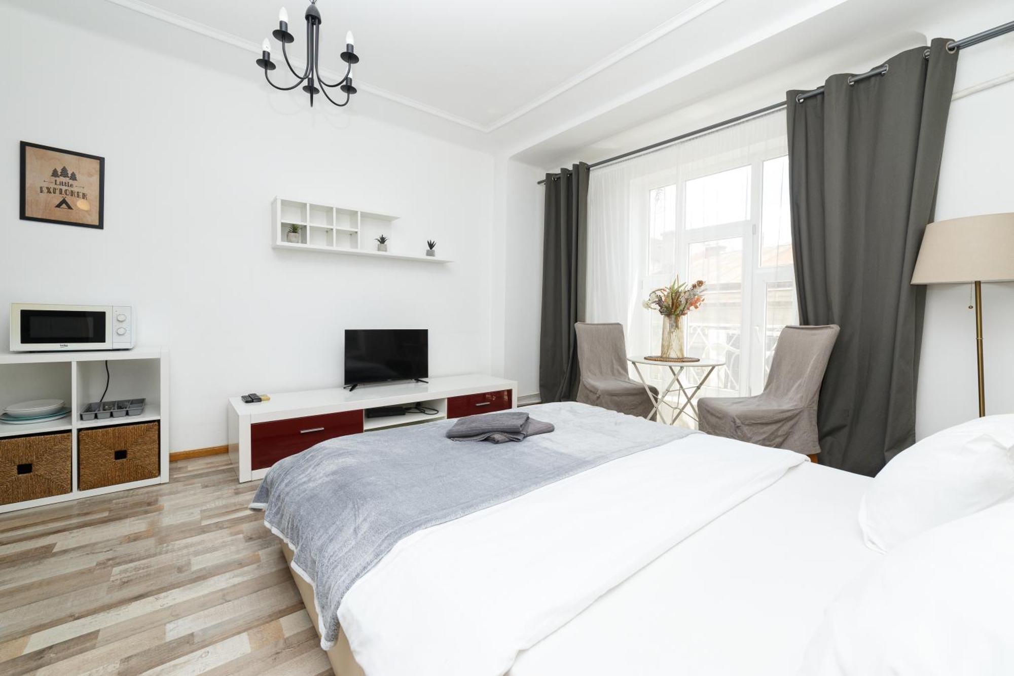 Color Blanari Street Apartment Bucharest