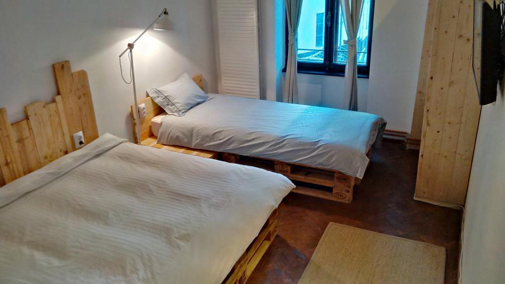 Victoria Poshtel Hostel *