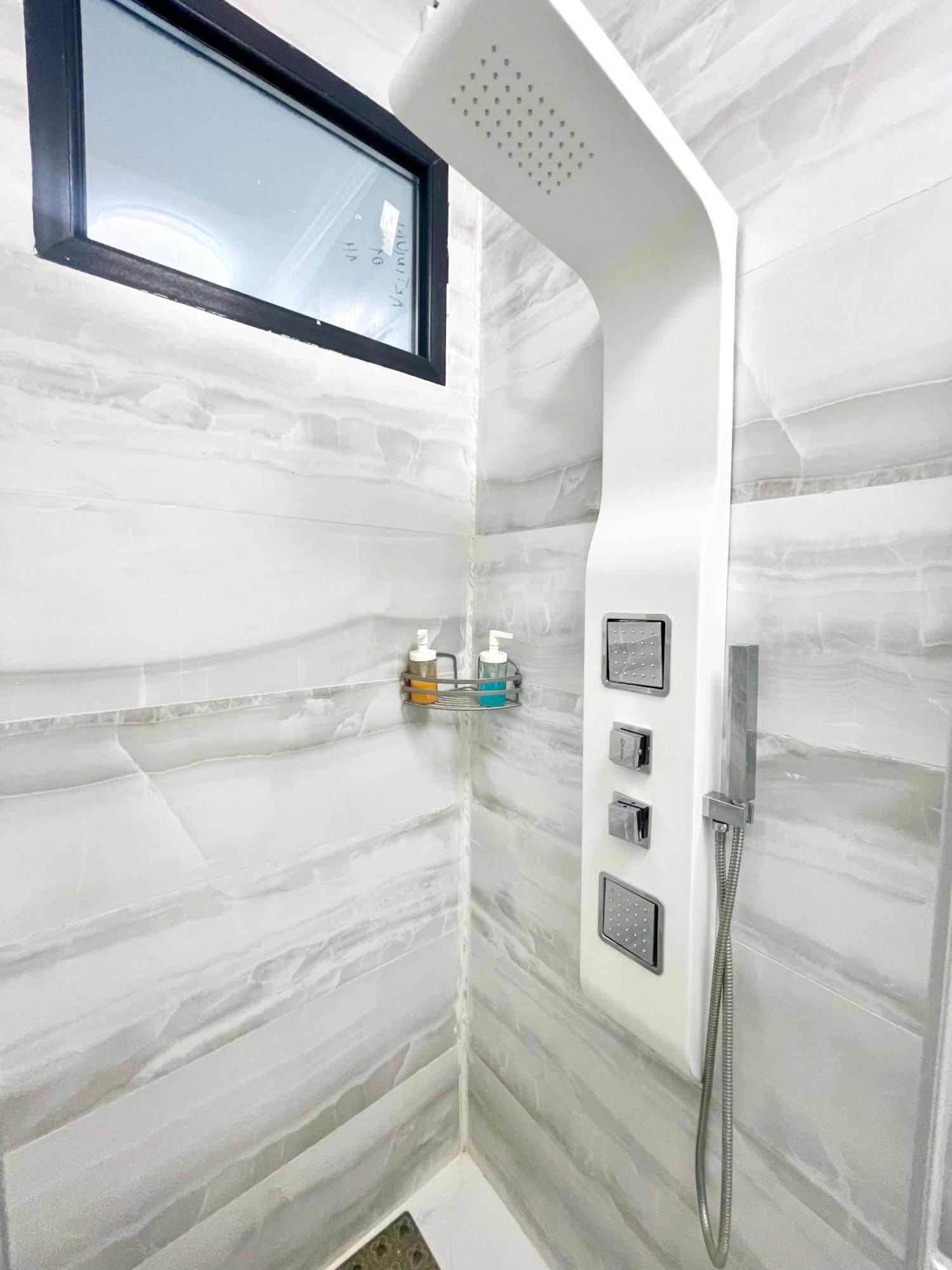 Apartment Capital 8 *