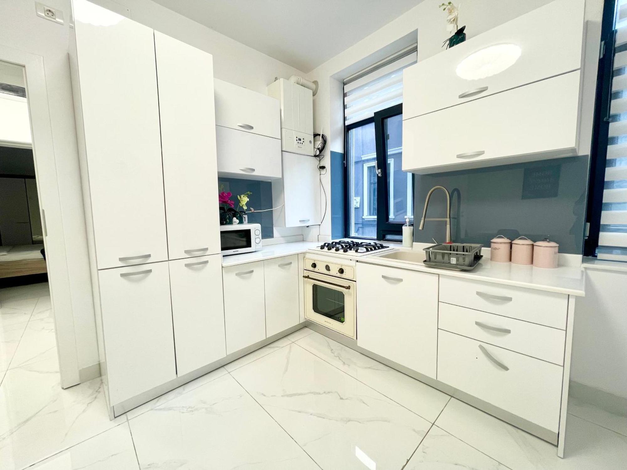 Apartment Capital 8